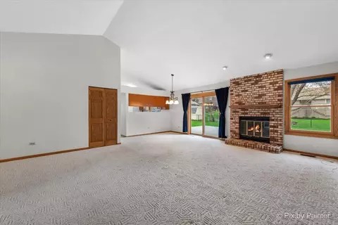 Living - 1982 Banks Dr, Elgin, IL 60123 photo 4 of 4