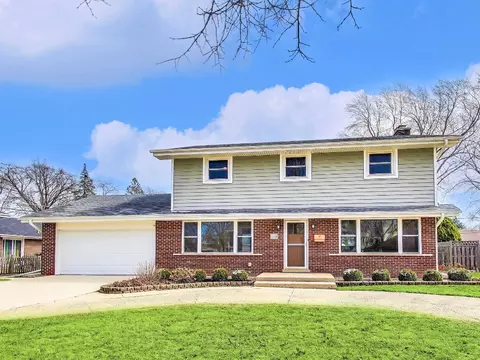 679 N Hawk St N, Palatine, IL 60067