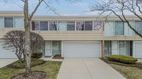 145 Wellington Rd, Northbrook, IL 60062