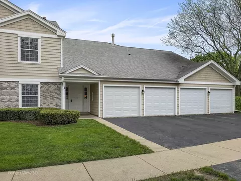 1 Trails Dr #V2, Schaumburg, IL 60194