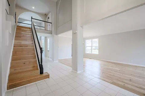 Entry Way - 1820 Cooper Ln, Algonquin, IL 60102 photo 2 of 6
