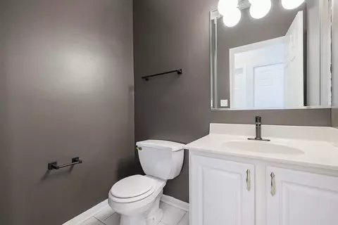 Bath - 1820 Cooper Ln, Algonquin, IL 60102 photo 1 of 6