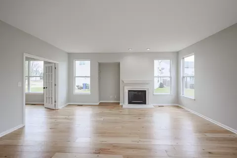 Living - 1820 Cooper Ln, Algonquin, IL 60102 photo 6 of 12