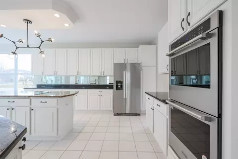Kitchen - 1820 Cooper Ln, Algonquin, IL 60102 photo 3 of 7