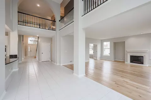 Living - 1820 Cooper Ln, Algonquin, IL 60102 photo 4 of 12