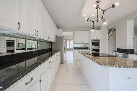 Kitchen - 1820 Cooper Ln, Algonquin, IL 60102 photo 4 of 7