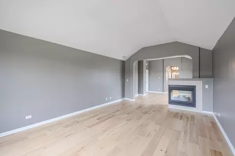 Living - 1820 Cooper Ln, Algonquin, IL 60102 photo 11 of 12