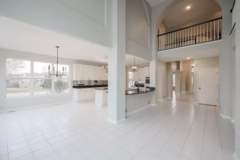 Living - 1820 Cooper Ln, Algonquin, IL 60102 photo 5 of 12
