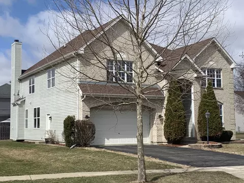 Exterior - 1820 Cooper Ln, Algonquin, IL 60102 photo 2 of 2