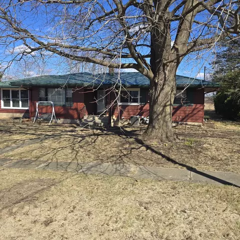607 S Garfield St, Leaf River, IL 61047 photo 3