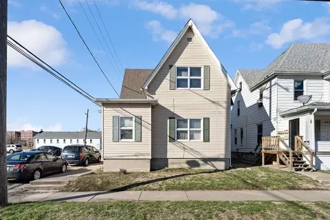 357-359 E Hickory St, Kankakee, IL 60901