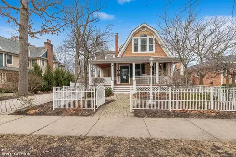 324 E Center Ave, Lake Bluff, IL 60044