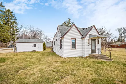 6926 Seminole Dr, Wonder Lake, IL 60097