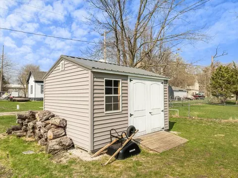 Exterior - 206 W 1st St, Gridley, IL 61744 photo 6 of 8