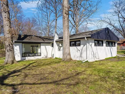 4 S242 River Rd, Warrenville, IL 60555