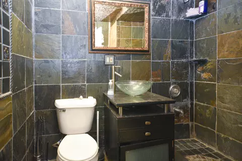 Bath - 7316 39th St, Lyons, IL 60534 photo 2 of 2