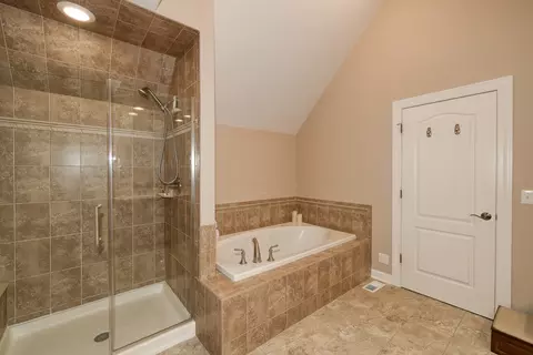 Bath - 1456 Lance Ave, Elburn, IL 60119 photo 2 of 4