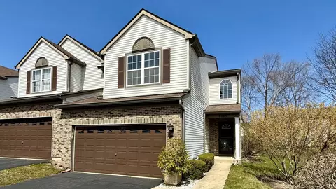 2883 Old Mill Ct, Geneva, IL 60134