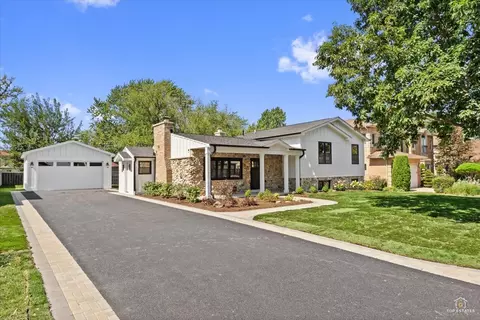 14 N Marcella Rd, Mount Prospect, IL 60056