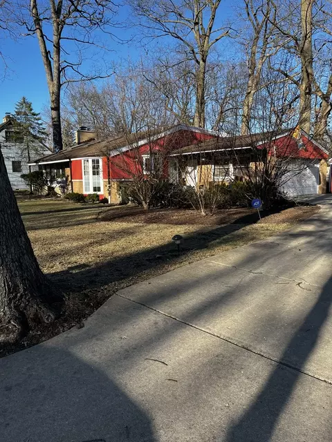 621 Harms Rd, Glenview, IL 60025