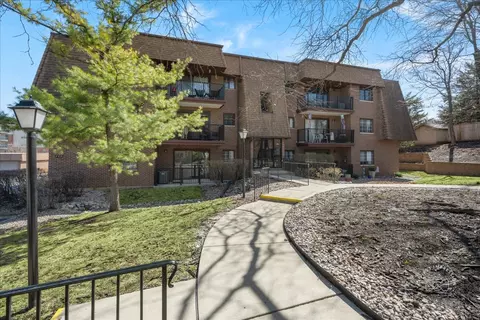 404 Melrose Ave #303, Glen Ellyn, IL 60137