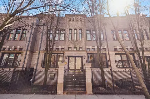 123 W Oak St #G, Chicago, IL 60610