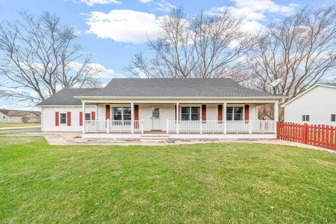 895 Nancy Rd, Lake Holiday, IL 60548