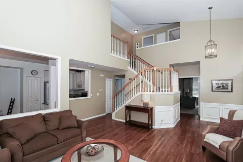 Living - 9 Pine Grove Ct, Algonquin, IL 60102 photo 3 of 6