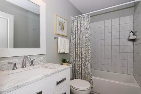 Bath - 9 Pine Grove Ct, Algonquin, IL 60102 photo 4 of 4