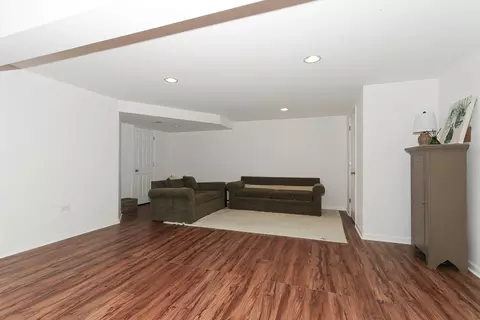 Living - 9 Pine Grove Ct, Algonquin, IL 60102 photo 5 of 6