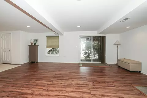 Living - 9 Pine Grove Ct, Algonquin, IL 60102 photo 6 of 6