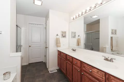 Bath - 9 Pine Grove Ct, Algonquin, IL 60102 photo 2 of 4