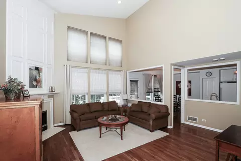 Living - 9 Pine Grove Ct, Algonquin, IL 60102 photo 1 of 6