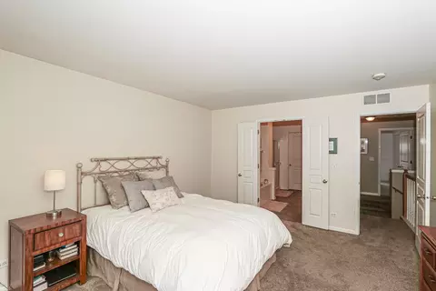 Bedroom - 9 Pine Grove Ct, Algonquin, IL 60102 photo 2 of 4