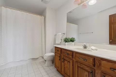 Bath - 226 Deer Ln, Sleepy Hollow, IL 60118 photo 1 of 3