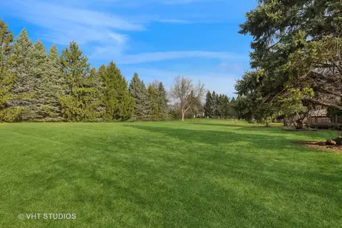Exterior - 226 Deer Ln, Sleepy Hollow, IL 60118 photo 4 of 5