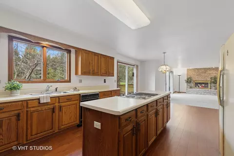 Kitchen - 226 Deer Ln, Sleepy Hollow, IL 60118 photo 2 of 2
