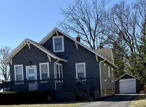 441 Pleasant St, Woodstock, IL 60098