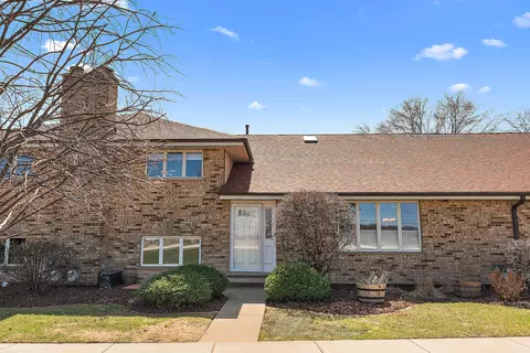 7512 W Willowood Ct, Orland Park, IL 60462