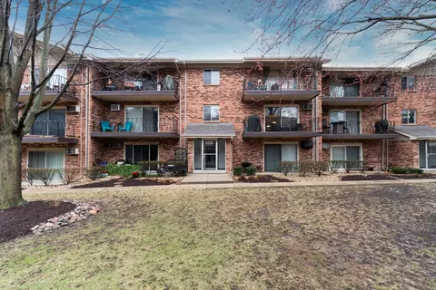 5330 Waterbury Ln #1103A, Crestwood, IL 60445