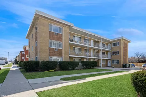 4544 River Rd #B1, Schiller Park, IL 60176