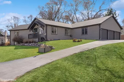 6507 Wildberry Ln, Cary, IL 60013