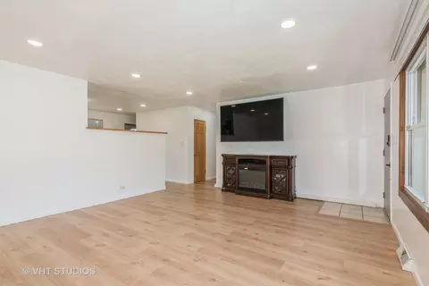 706 N Mavis Ln, Addison, IL 60101 photo 9