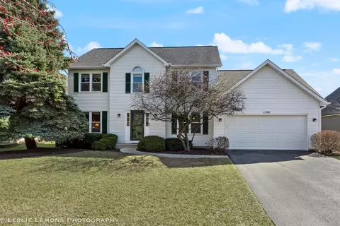 1198 Shoreline Dr, Aurora, IL 60504