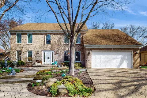 227 Arlington Ave, Naperville, IL 60565
