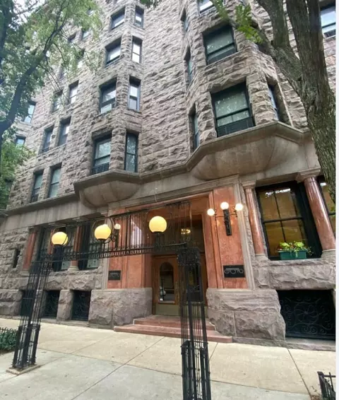 2800 N Pine Grove Ave #7G, Chicago, IL 60657