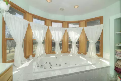Bath - 2710 Rolling Oak Rd, Spring Grove, IL 60081 photo 3 of 5