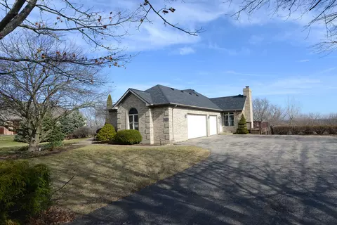 Exterior - 2710 Rolling Oak Rd, Spring Grove, IL 60081 photo 4 of 15