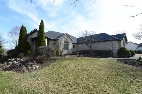 2710 Rolling Oak Rd, Spring Grove, IL 60081