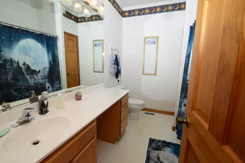 Bath - 2710 Rolling Oak Rd, Spring Grove, IL 60081 photo 4 of 5